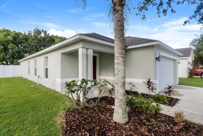 Building Photo - 7194 Cedarcrest Blvd