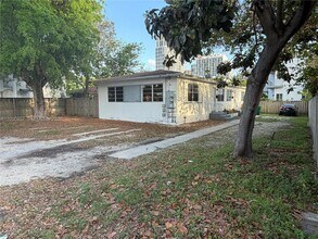 Building Photo - 3828 SW 29th St