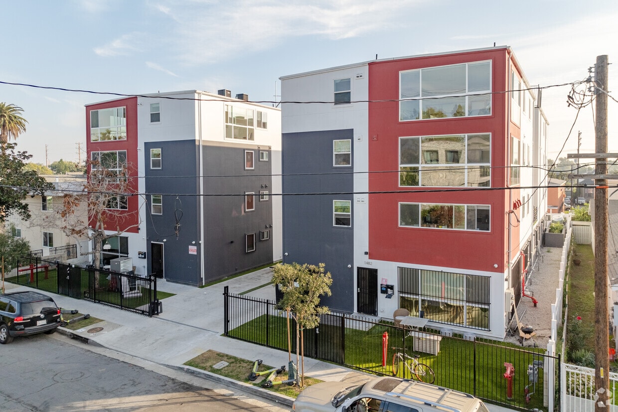 Primary unit - 1476 W 35th St