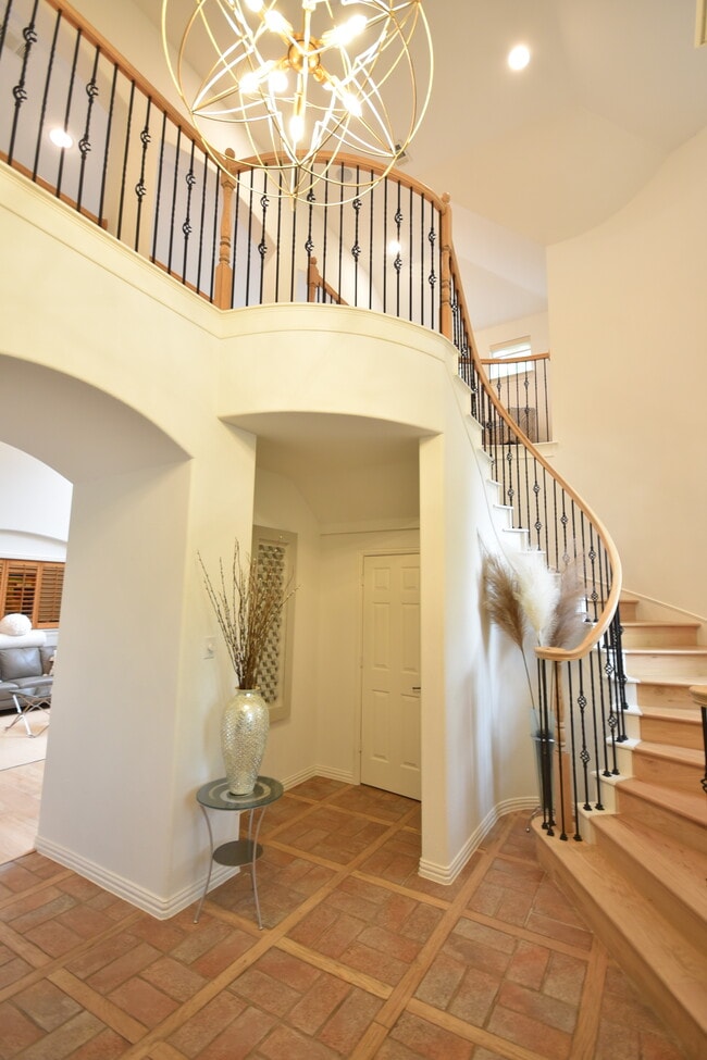 Building Photo - 5447 Wendover Dr