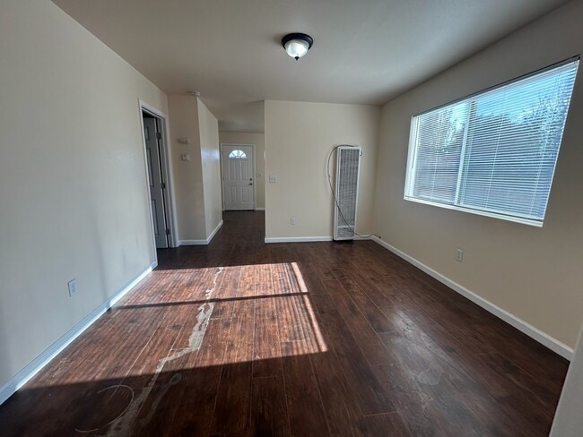 Foto del edificio - 425 Hyland Dr