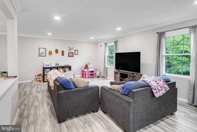 Foto del edificio - 4157 Waterway Dr