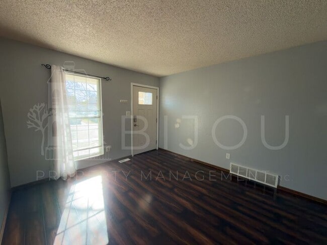 Photo - 2560 Clarendon Dr House