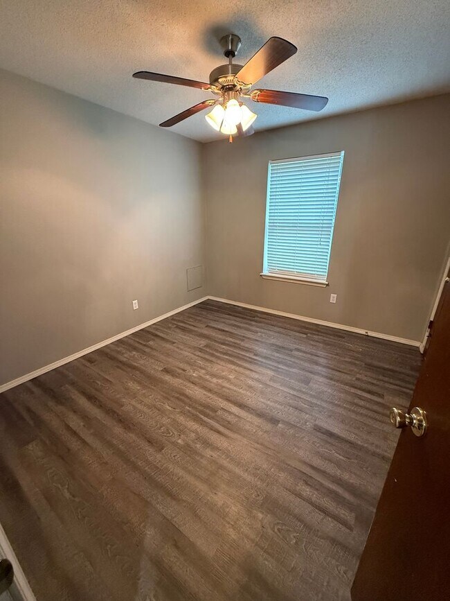 Building Photo - 1309 Grand Oak Dr