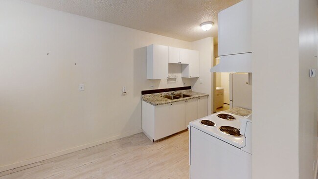 Photo du bâtiment - 9515-9100 100 Ave.