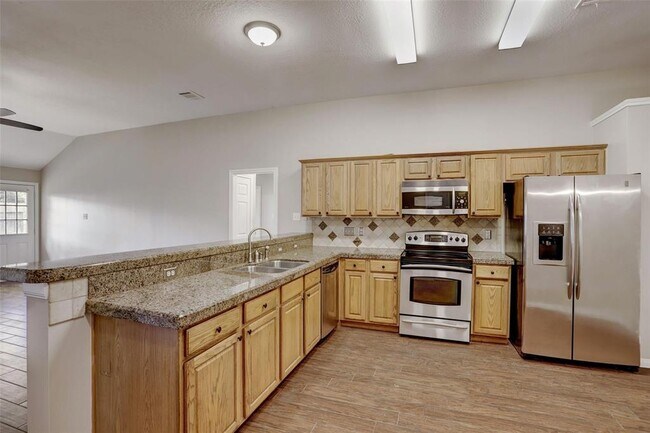 Building Photo - 1034 S Wellsford Dr