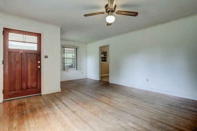 Building Photo - 219 Spruce Cir