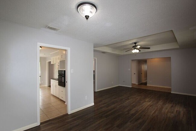 Foto del edificio - Charming 4-Bedroom Home with Mother-in-Law...