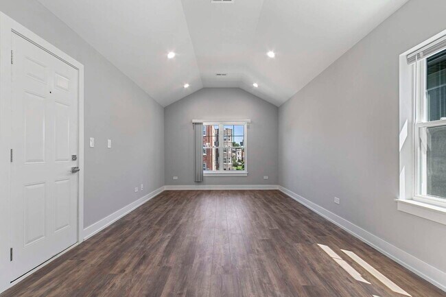 Foto del edificio - 6414 S Champlain Ave
