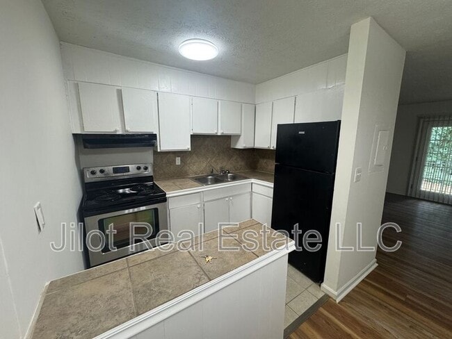 Building Photo - 2711 Fairlee Dr