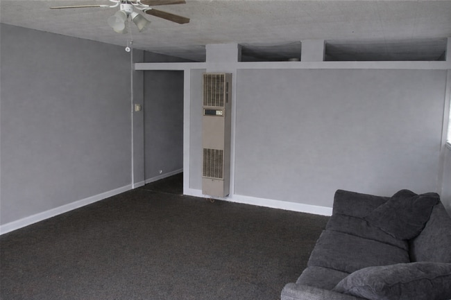 Building Photo - Renovated 1BR | Dogs & Cats Welcome | Water & Trash Included | Columbus KS