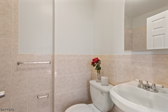 Building Photo - 169 Mt Prospect Ave