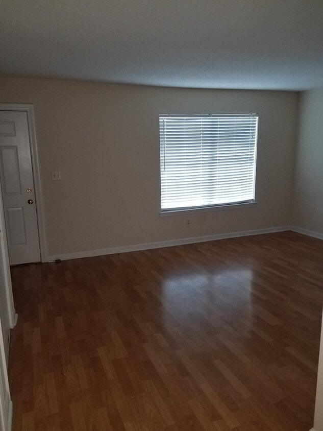 Foto del edificio - Great Location for Townhome in Marietta 30064