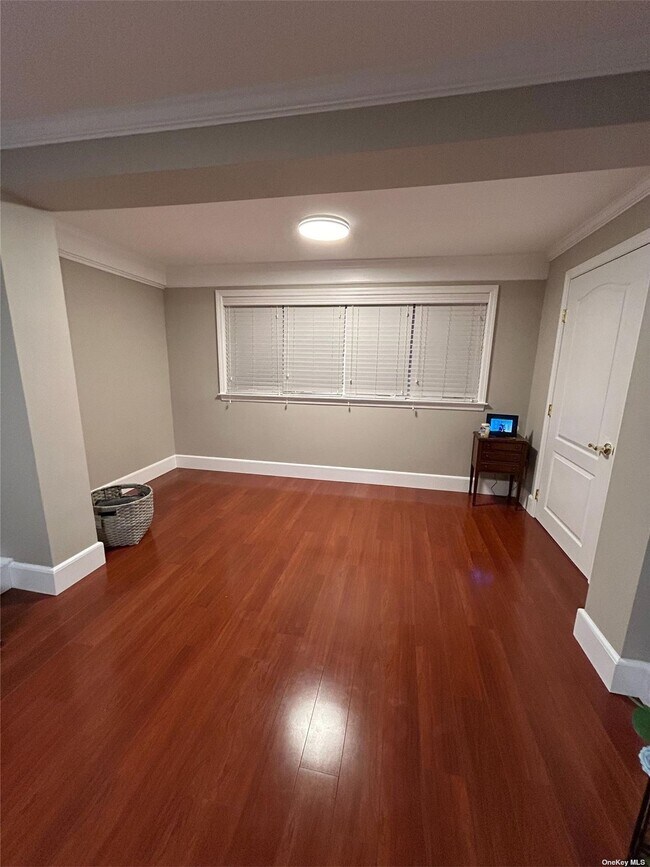 43 Willis Ave, Syosset, NY 11791 Room for Rent in Syosset, NY
