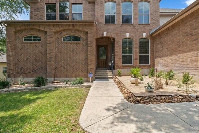 Foto del edificio - Stunning Home with Pool Now Available in t...