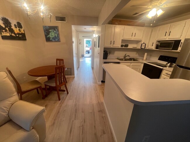 Foto del edificio - 52 Woodland Dr