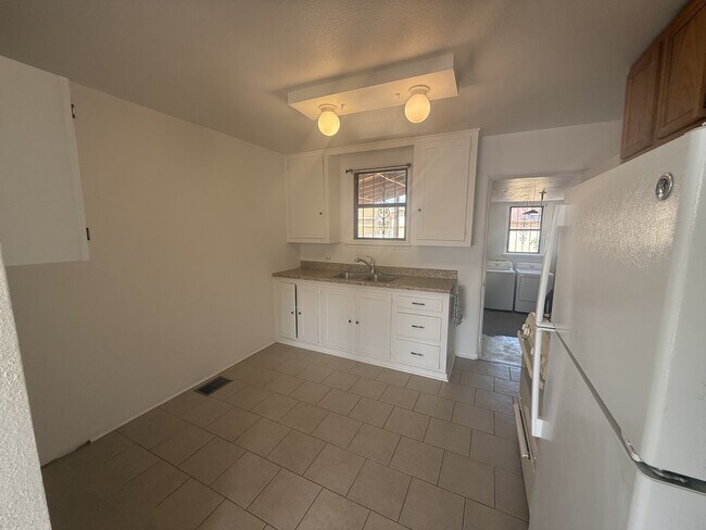 Foto del edificio - 426 Dolores Dr NW