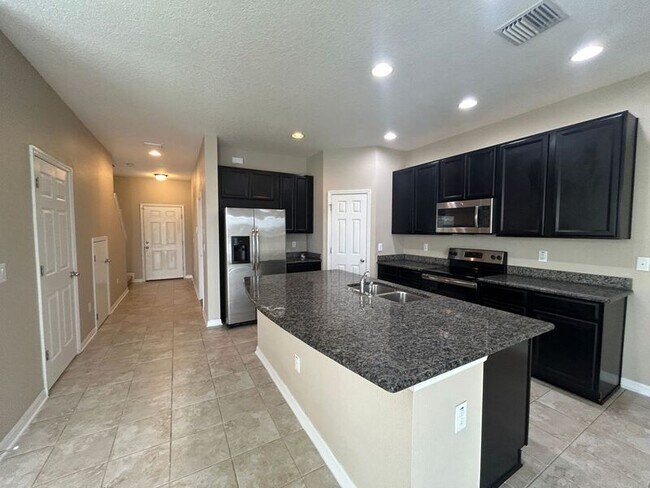 Building Photo - 7083 Woodchase Glen Dr