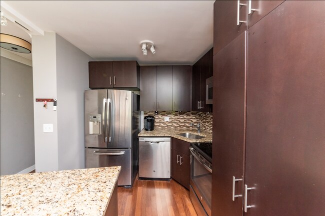 Foto del edificio - 2930 N Sheridan Rd