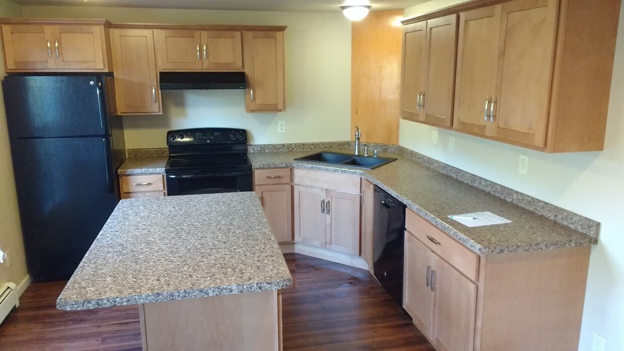 Primary Photo - 1027 Riverside Dr