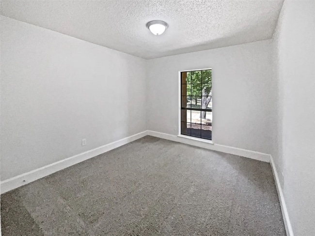 Foto del edificio - 3614 Queenswood Ln
