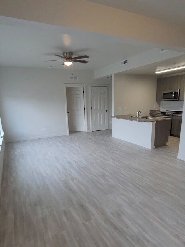 Building Photo - 4817 Continental Ln