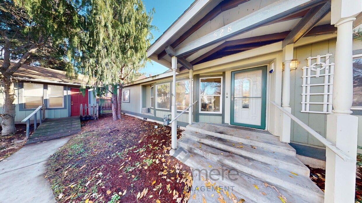 Primary Photo - Wash526/528