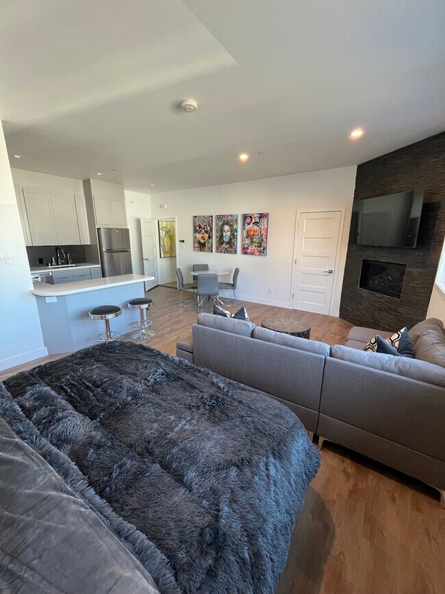 Building Photo - 485 3rd Ave