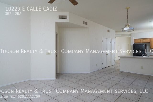 Building Photo - 10229 E Calle Cadiz