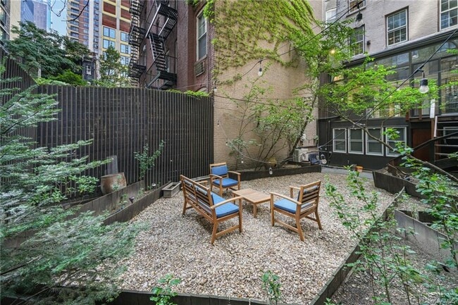 Building Photo - 322 E 50th St