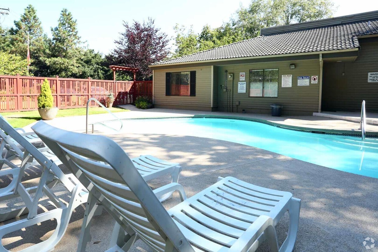 Creekwood Apartments Des Moines, WA