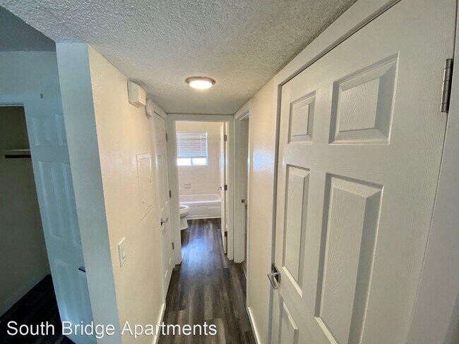 Foto del edificio - 210 SW Rogue River Ave