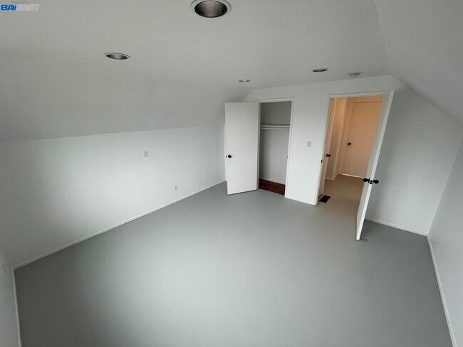 Building Photo - 2213 Santa Fe Ct