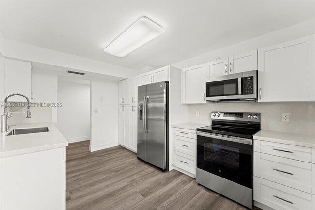 Building Photo - 16171 Blatt Blvd