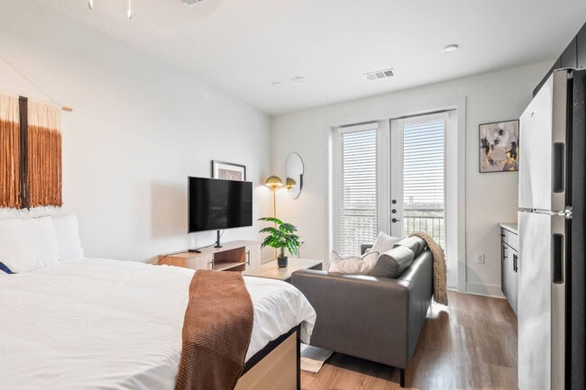 Building Photo - 701 Richmond Ave.