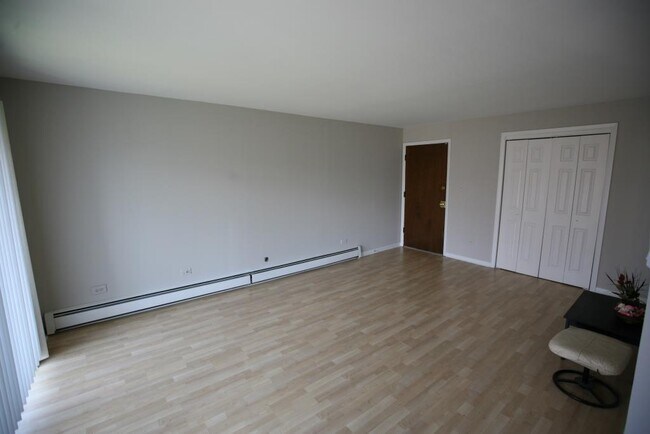 Building Photo - 10408 Mansfield Ave