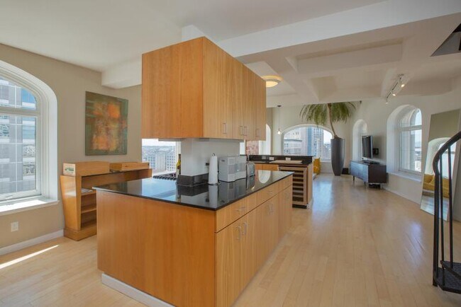 Building Photo - Upscale Twelfth-Floor Condo