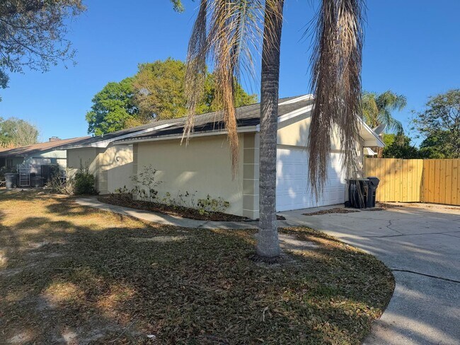 Foto del edificio - Spacious Open-Concept Home with Bonus Patio & Fenced Yard