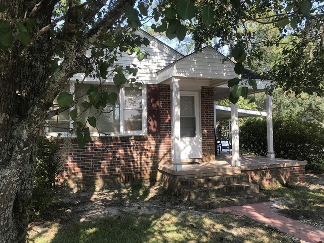 Foto del edificio - 1523 E Pinetree Blvd