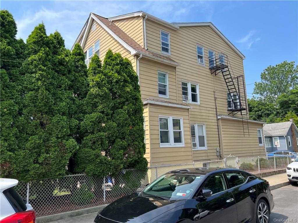 Primary Photo - 2 Holly Pl