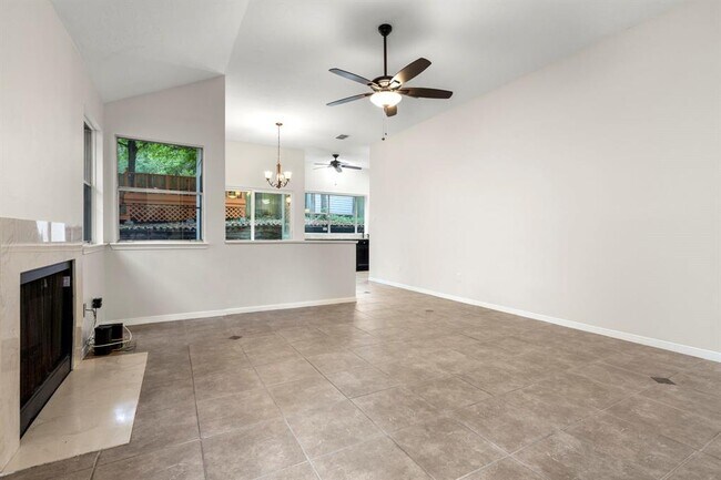 Foto del edificio - 1709 Whitney Way