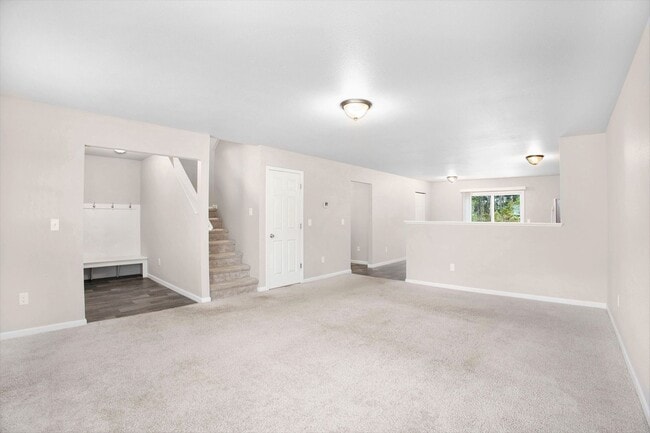 Building Photo - Immediate Occupancy Available!