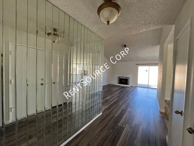 Foto del edificio - 3 Bedroom 2 Bath Home For Rent in Palmdale