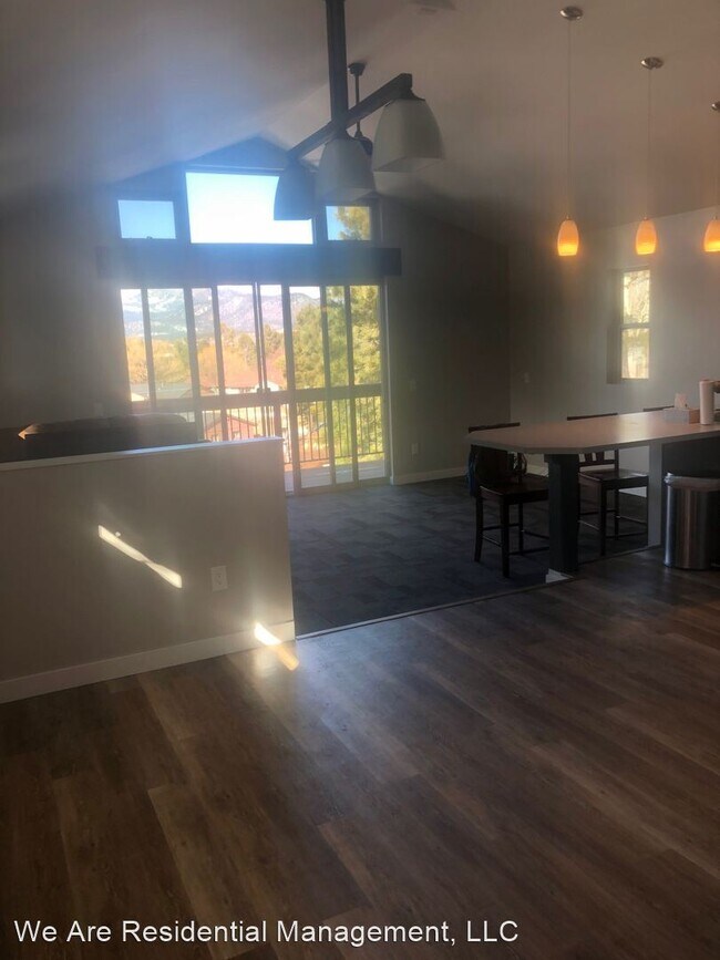 Building Photo - 4 br, 2.5 bath House - 33 S. Pine Circle