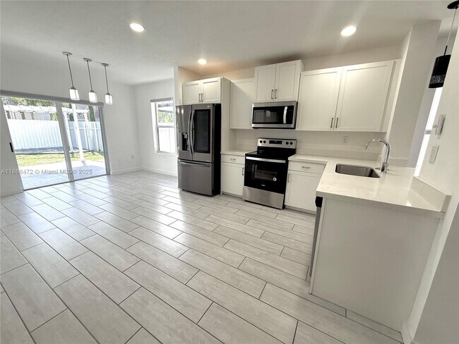 Foto del edificio - 507 NE 6th Ct