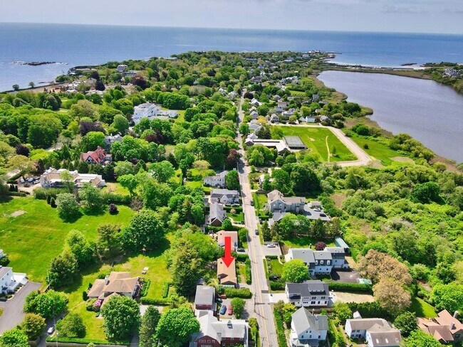 Foto del edificio - 84 Coggeshall Ave