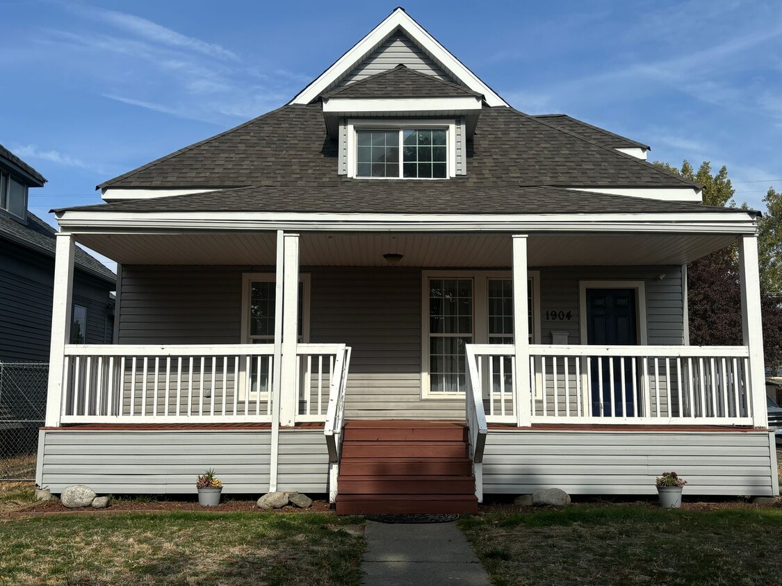 Foto principal - Charming 5-bed 2-bath Home Near Kendall Yards