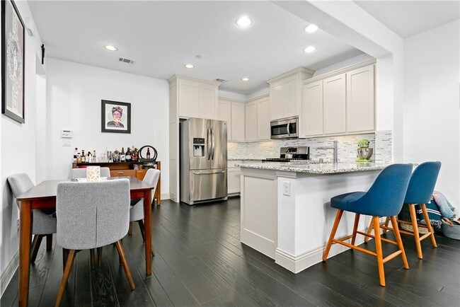 Foto del edificio - 2209 Jameson Ln