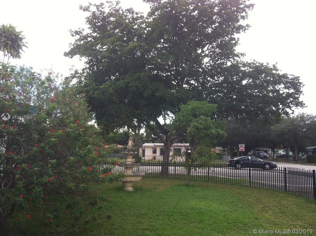 Foto del edificio - 445 Opa-Locka Blvd