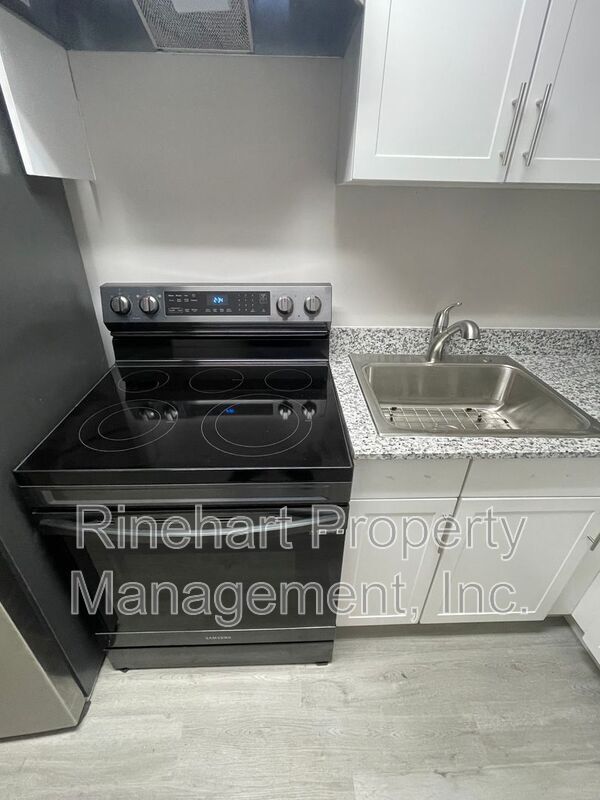 Foto del edificio - 1045 W Meadow Dr